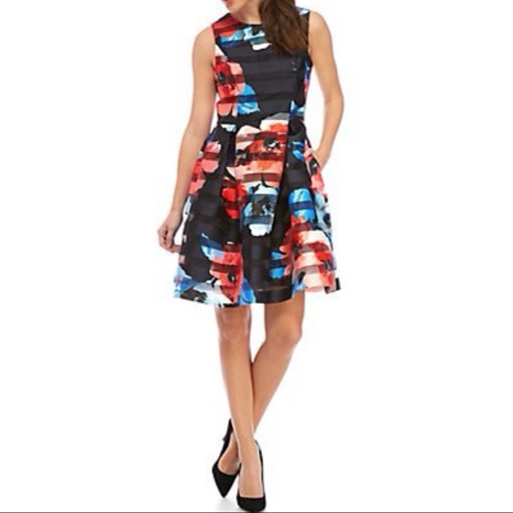 🌷HP!🌷Vince Camuto Fit and Flare Dress